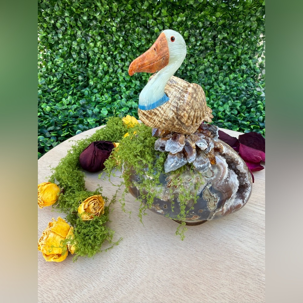 Pelican Spirit Sculpture | Generosity, Grounded Joy & New Beginnings - Picture 5 of 7